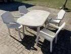 Tuintafel en stoelen