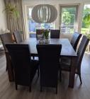 Grote vierkante tafel 1.60 met 2x4 stoelen