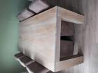 Eettafel 200 x 100cm met 6 stoelen op wieltjes. Ziet er prima uit.
