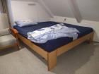 Bed met lattembodem (2x) met ombouw