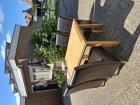 Eettafel met stoelen en kapstok 