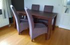 Eetkamertafel met stoelen