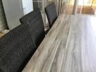 Tafel en stoelen