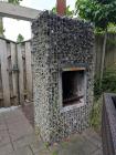 Buitenhaard, kooi en steentjes