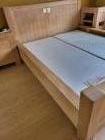2-persoonsbed met nachtkastjes en 2 boxspringbodems