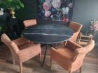 Tafel en 4 stoelen 