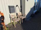 2 hardhouten eettafelstoelen voor buiten