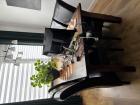 Eettafel en 6 bruine stoelen