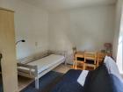 bed + tafel en 3 stoelen