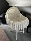 Babywieg (rotan in wit gespoten)