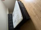 Tweepersoonsbed met hoofdeinde