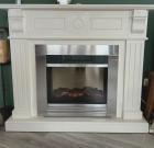 Witte houten schouw met electr.haard