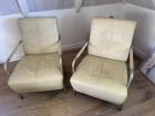 2 leren stoelen 