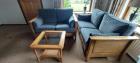 Twee bankjes + tafeltje eethoek + 4 stoelen