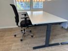 2x bureau in hoogte verstelbaar 