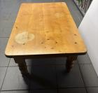 Een degelijke salontafel 