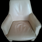 Beige leren kuipstoel 