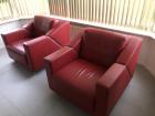 2 nette leren fauteuils,