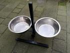 Honden voer en waterbak in hoogte verstelbaar