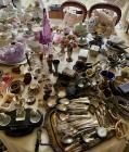 inboedel uitzet brocante rommelmarktspullen tuinspullen en gereedschap