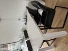 Eethoek (set van witte tafel metn4 stoelen)
