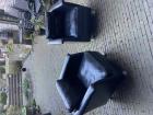 2 zwartleren fauteuils