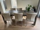 Mooie eethoek met 6 leren stoelen