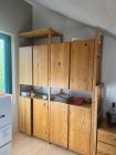 bureau, opbergkast, boekenkasten, lampen, kuipstoeltjes