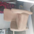 Degelijke beige stoel
