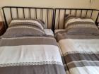 2 mooie bedden met matras. 
