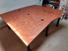 Dubbel bureau met stoelen