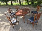 Eetkamertafel en 5 stoelen