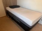 Eenpersoons bed (boxspring onderstel met normaal matras)