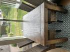 eettafel met 6 rieten stoelen