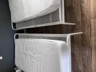2 x 1 persoons stalen bed met matras
