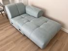 Licht blauwe chaise longue