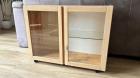 Houten vitrinekast met deurtjes met glas 