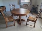 massief houten eettafel met 4 stoelen