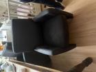 Eettafel met 4 verrijdbare stoelen en 2 vaste stoelen 