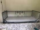 1 persoons zwart stalen bed met matras Ikea