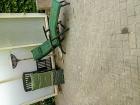 Twee Prima ligstoelen met kussens en een elektrische terrasverwarming