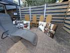 Ligstoel, schilderijen en 4 loomstoelen