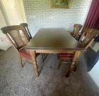 Houten tafel met bijpassende stoelen - complete set