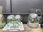 Waterkan met longdrinkglazen