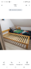 Een persoons houten bedden