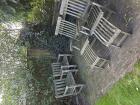 Twee teakhouten ligstoelen en 2 stoelen 