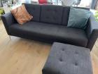 Donker Antracietgrijze 3-zitsbank met hocker