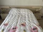 Massief grenen 140 cm bed met ombouw en spiegelkast af te halen