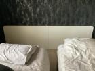 Wit hoofdbord voor 2 persoonsbed. 2x1.28 en 76 hoog