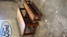 Houten tafel en bank